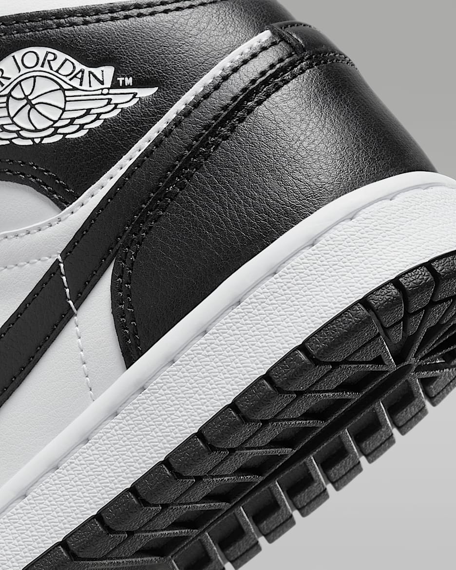 Black and white nike air jordan 1 hot sale